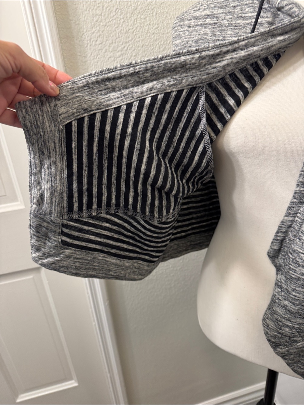 NWT Vince Camuto Gray Hooded Open-Front Sleeveless Sweatshirt - Picture 2 of 10